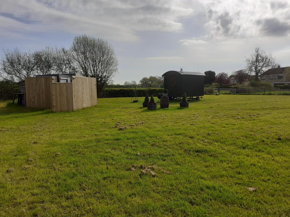 Glamping In Wiltshire In Our Luxury Shepherds Hut Чипенъм Екстериор снимка